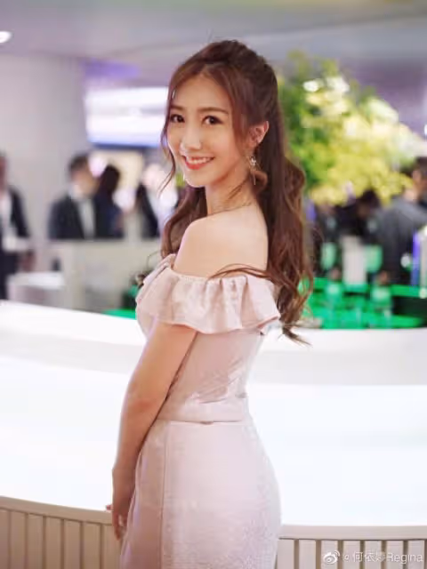 恭喜!TVB力捧小花親認戀情,與男方看展顯親密,兩人大學已認識
