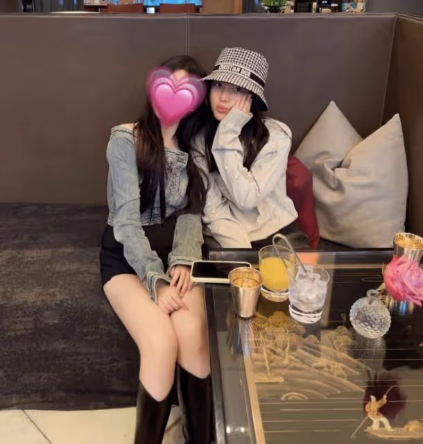 17歲多多留學生活照曝光,和男生穿情侶裝引猜測,身材穿著惹爭議