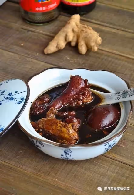 86歲奶奶為嫂子做的豬腳姜醋,60多年的大廚名副其實