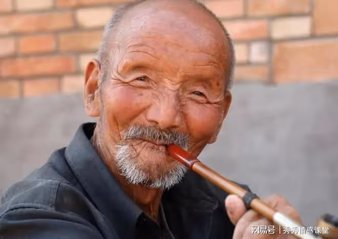 故事：村裡的一位老人，在無聲無息中，守護著所有的孩子