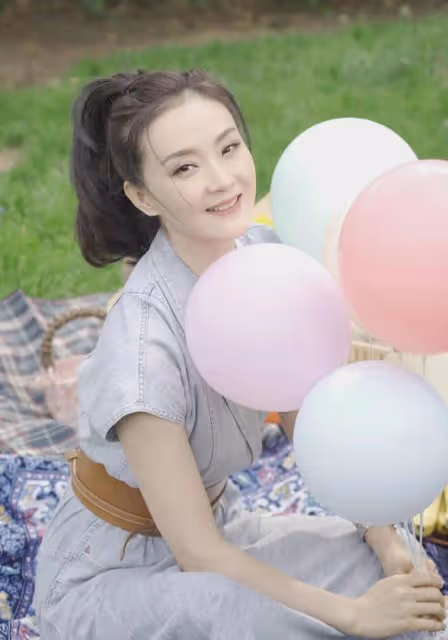 王艷直播帶貨背後3個關鍵詞:闊太難做,豪宅賣不掉,看齊董潔?
