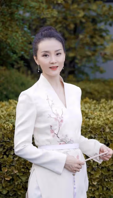 王艷直播帶貨背後3個關鍵詞:闊太難做,豪宅賣不掉,看齊董潔?
