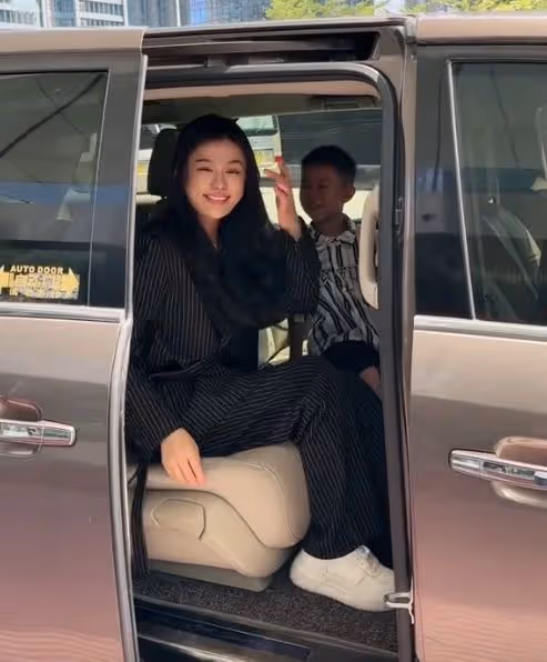 樊小慧變女霸總!被特步高層親自接見,身價大漲,前夫後悔沒人理