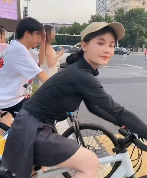 樊小慧變女霸總!被特步高層親自接見,身價大漲,前夫後悔沒人理