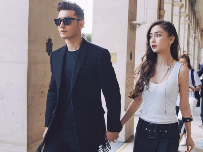 黃曉明現身小楊哥直播間，賣螃蟹疑暗示還愛楊穎，網友：要臉嗎？