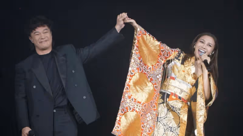 35歲香港歌手首辦紅館演唱會，陳奕迅任嘉賓掀高潮，曾兩度被取消