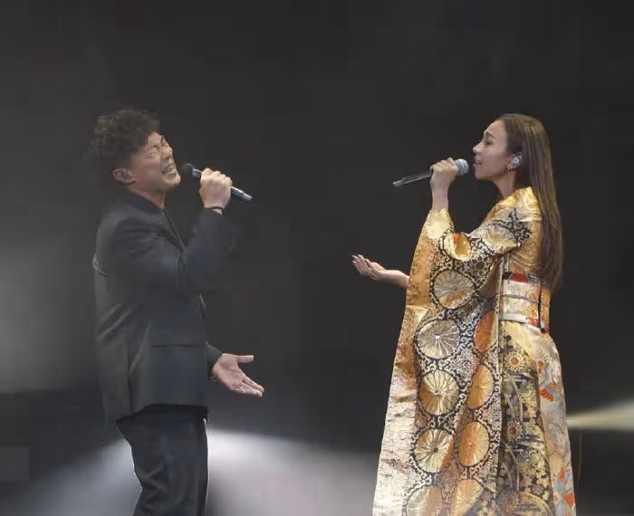 35歲香港歌手首辦紅館演唱會,陳奕迅任嘉賓掀高潮,曾兩度被取消