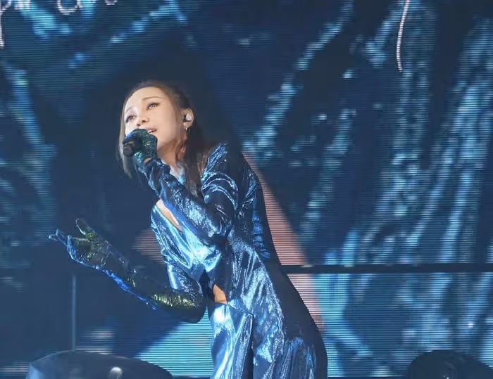 35歲香港歌手首辦紅館演唱會,陳奕迅任嘉賓掀高潮,曾兩度被取消