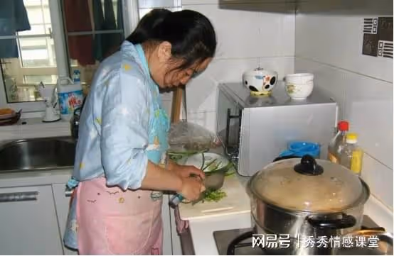 故事：母親去兒子家養老，只因做錯三件事，兒子把她送去養老院