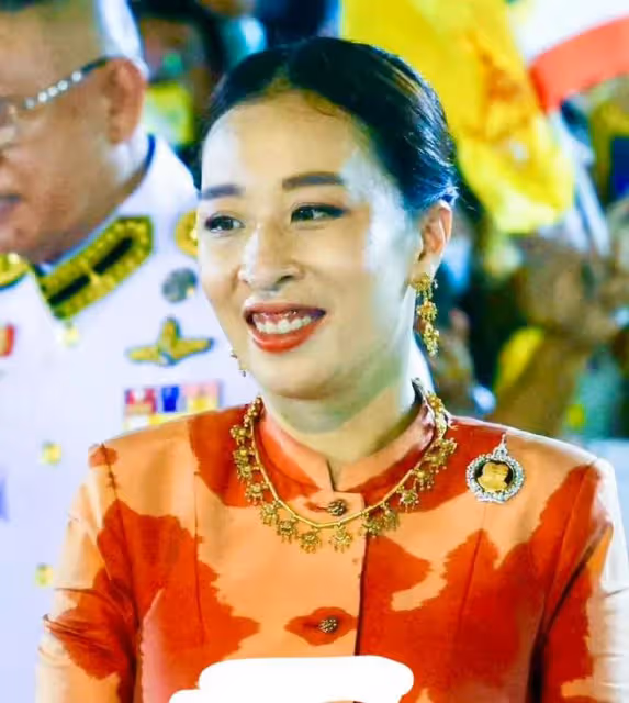 泰國王室繼承權有變?海外流亡2個王子回國賺人氣,發言話裡有話