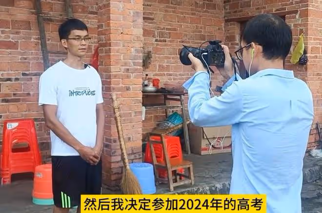 唐尚珺決定參加2024年的高考,將繼續復讀參加他的第16次高考