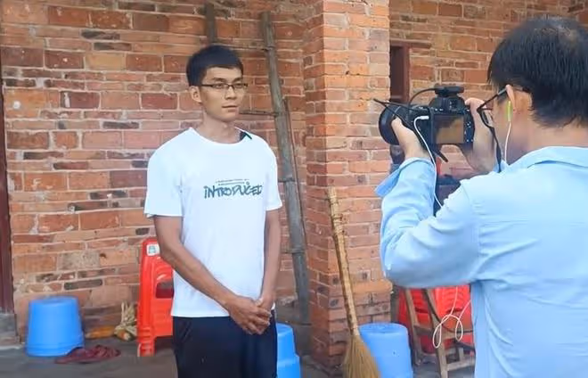 唐尚珺決定參加2024年的高考,將繼續復讀參加他的第16次高考