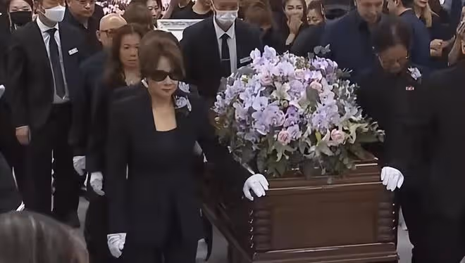 甄妮聲稱遭到威脅,連續第9天為李玟發聲:我在等陽光照進來
