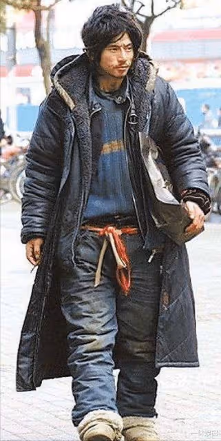 47歲「犀利哥」現狀：一張照片火遍全球，繁華落盡，略顯淒涼