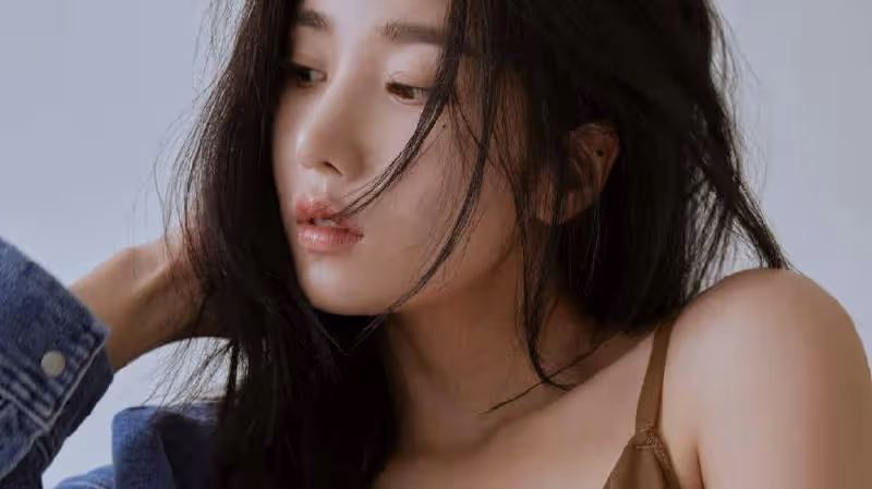 她的CK畫報熱傳，甚至被韓網友拿出和Jennie比較，看起來都很完美