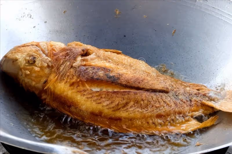 不管煎魚還是煎蛋,切忌直接下油鍋,提前做好2步,不破不粘鍋‼️