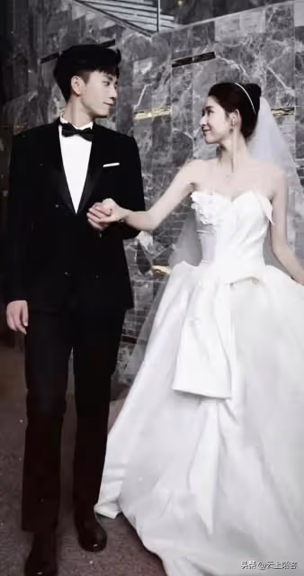 王子奇,不管是軍裝還是西裝,一出場便是黑馬!