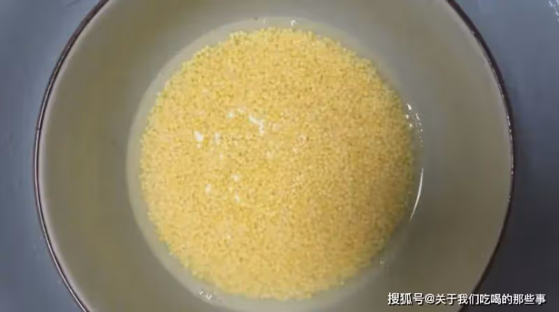 煮小米粥,直接下鍋煮就錯了,教你正確方法,香濃黏稠米油厚