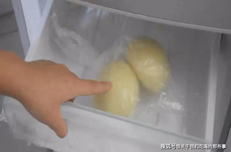 饅頭不要直接放冰箱,教你一招,放一個月照樣鬆軟,香甜不變味