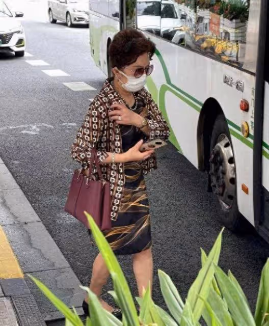 我成了上海奶奶穿的「裙子」的粉絲,年輕時時尚活潑,老年時優雅