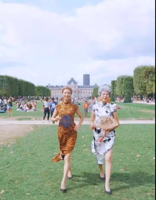 我成了上海奶奶穿的「裙子」的粉絲,年輕時時尚活潑,老年時優雅