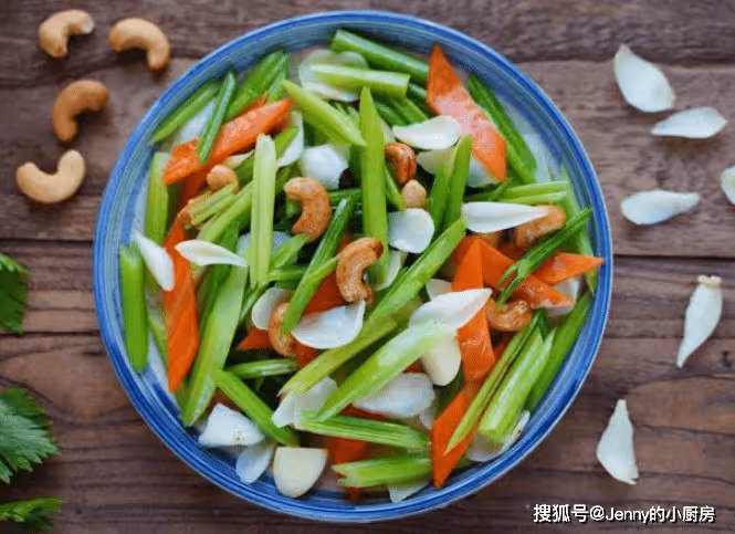 秋吃鹼,火氣減!建議:秋天常吃5種鹼性菜,清熱潤燥防上火
