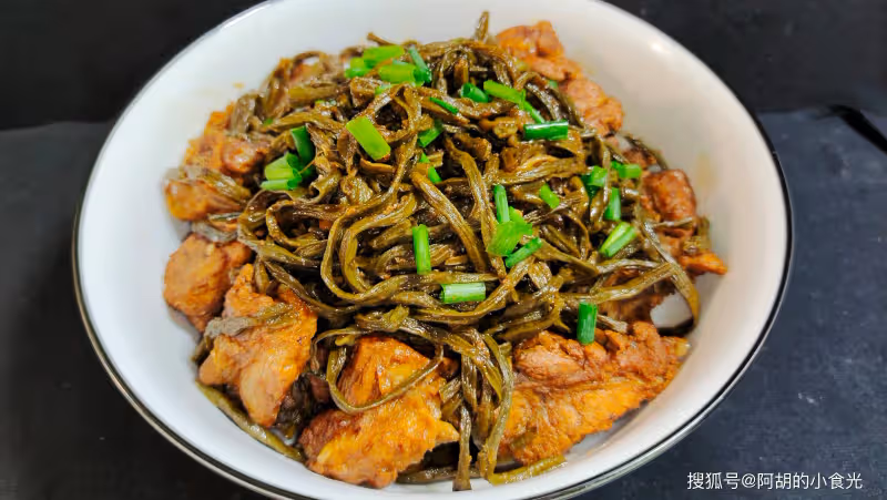 秋天進補,排骨配它是一絕!好一道「秋補佳品」,干香醇厚,簡直香炸了天