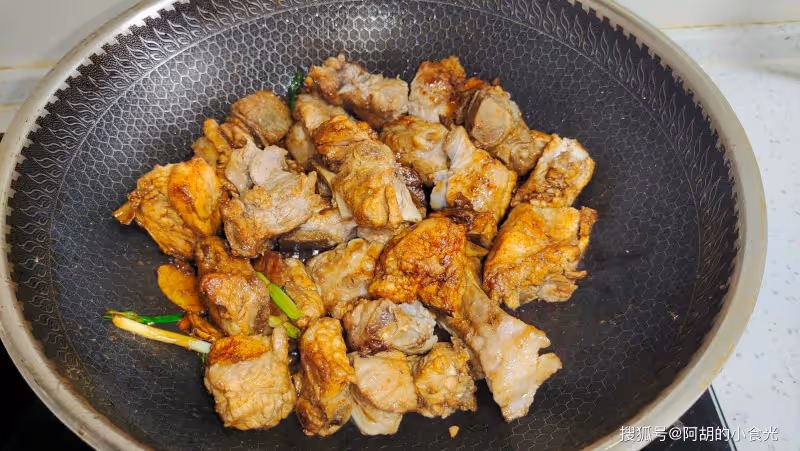 秋天進補,排骨配它是一絕!好一道「秋補佳品」,干香醇厚,簡直香炸了天