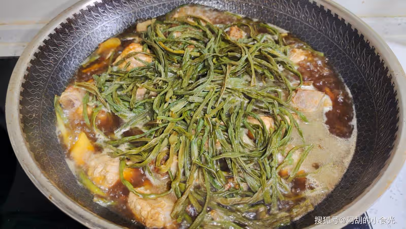 秋天進補,排骨配它是一絕!好一道「秋補佳品」,干香醇厚,簡直香炸了天