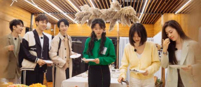 「戀愛小白」參加戀綜,楊碩宸像是把相親變成了HR面試!