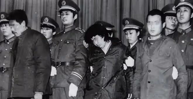 女子聚眾淫亂,與百餘人發生關係,逼迫女兒「接客」,終被判死刑