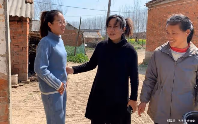 故事:我媽去世,大姑姐轉給我1萬,說想當我的依靠,我果斷退還