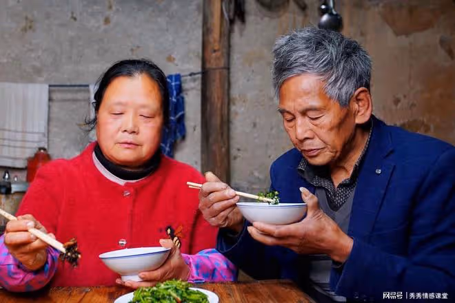 故事:我媽去世,大姑姐轉給我1萬,說想當我的依靠,我果斷退還