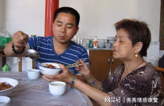 回顧:6年補貼兒子12萬,卻因一盤青菜被趕,兒子:每月還你3千
