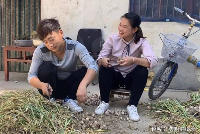 回顧：幫女婿伺候他爸三年，他給了我5萬塊，女兒：拿上錢快走！