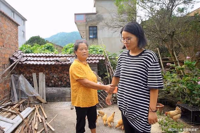 回顧：幫女婿伺候他爸三年，他給了我5萬塊，女兒：拿上錢快走！