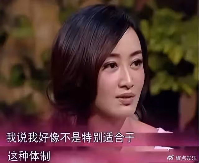她,從央視最美主持到演員,嫁二婚總裁生一雙女兒,47歲活成這樣
