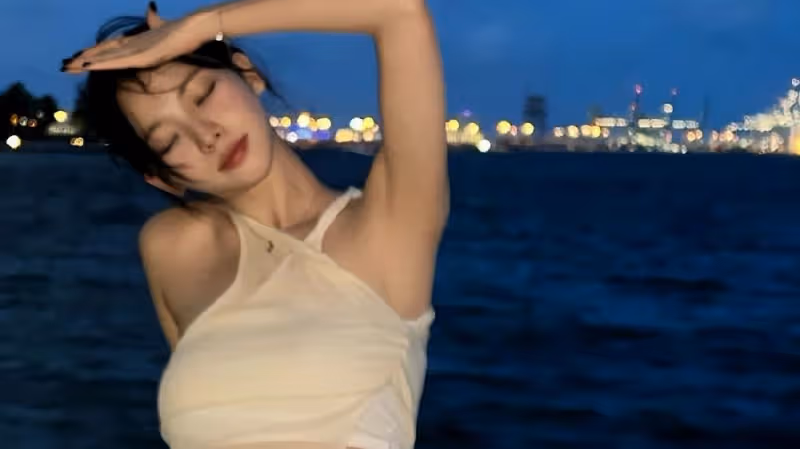 女明星小肚子明顯，腹部脂肪清晰可見，網友：她仍然會受歡迎