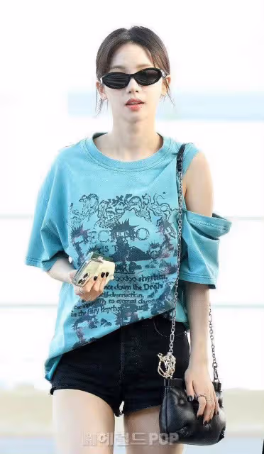 女明星小肚子明顯,腹部脂肪清晰可見,網友:她仍然會受歡迎