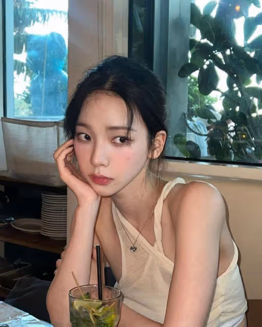 女明星小肚子明顯,腹部脂肪清晰可見,網友:她仍然會受歡迎