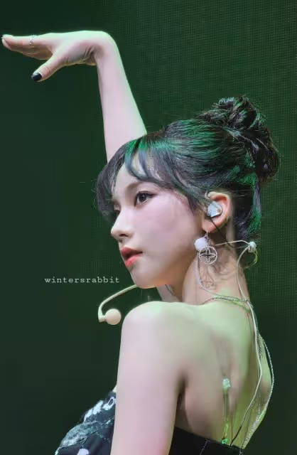 女明星小肚子明顯,腹部脂肪清晰可見,網友:她仍然會受歡迎