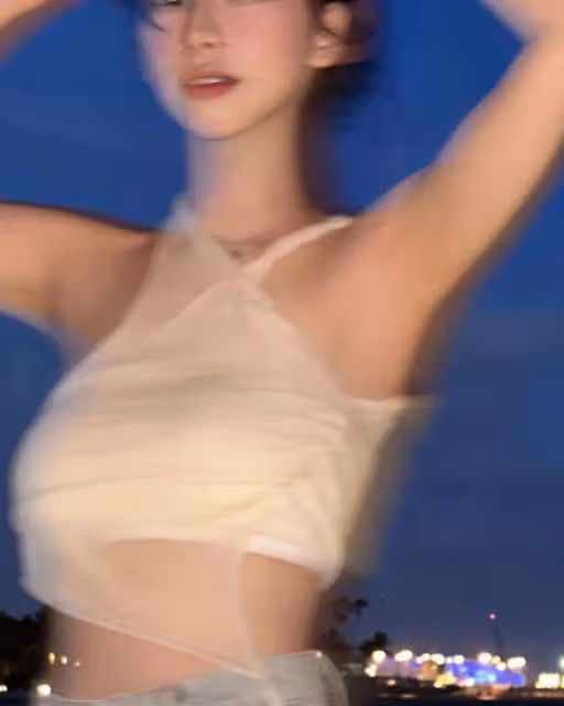 女明星小肚子明顯,腹部脂肪清晰可見,網友:她仍然會受歡迎