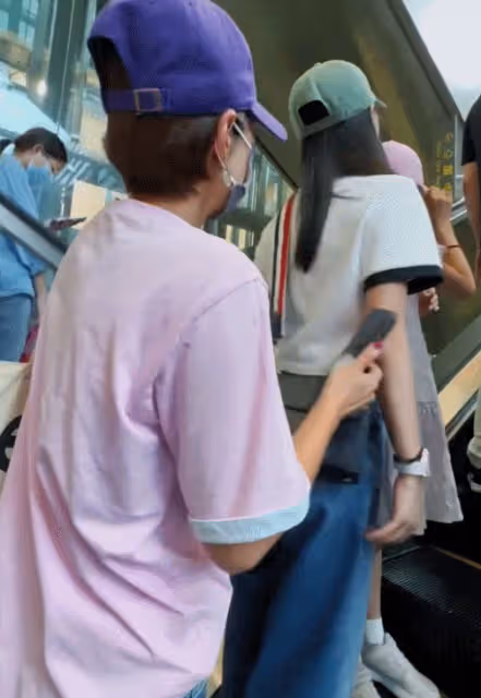 馬伊琍一家五口回上海,打扮少女比女兒搶鏡,愛馬與妹妹摟肩熱聊
