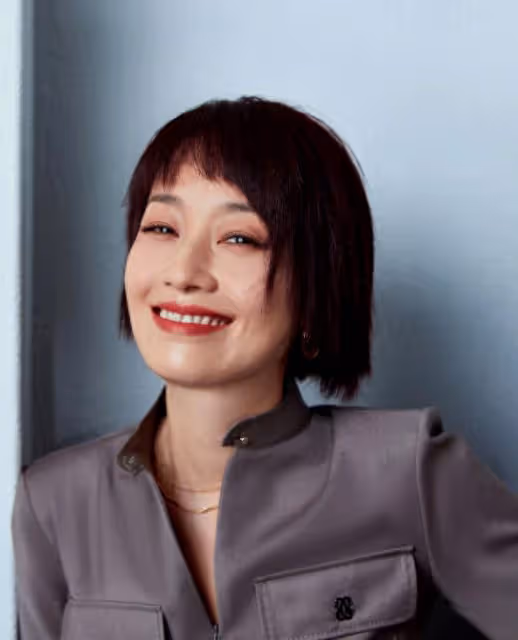 馬伊琍一家五口回上海,打扮少女比女兒搶鏡,愛馬與妹妹摟肩熱聊