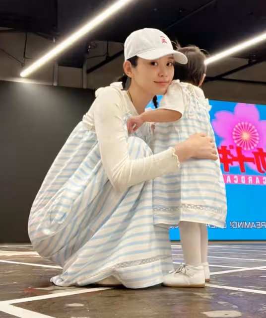 奚夢瑤罕曬女兒正臉,1歲妹妹八字眉搶鏡,被指是「女版何猷君」