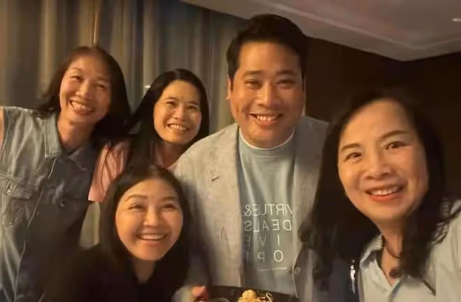 泰國王室風雲突變?42歲帥氣博士二王子單身歸來,泰國女粉絲跪拜