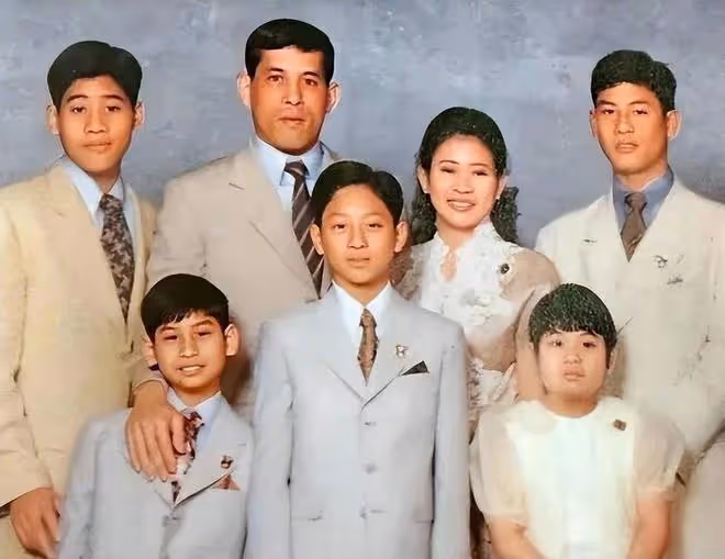 泰國王室風雲突變?42歲帥氣博士二王子單身歸來,泰國女粉絲跪拜