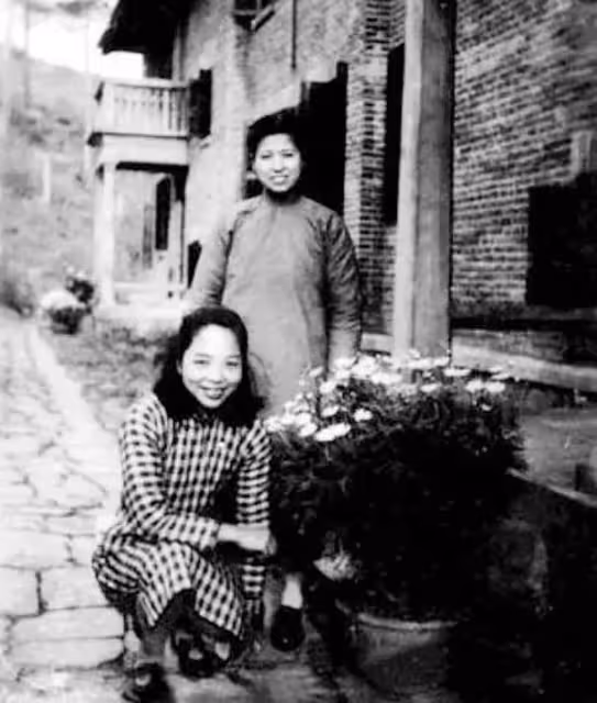 1957年,中國女子帶兩個小瓶回國,美國疏忽致損失慘重,追悔莫及