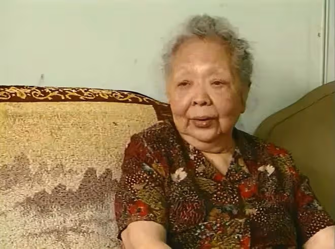 1957年,中國女子帶兩個小瓶回國,美國疏忽致損失慘重,追悔莫及