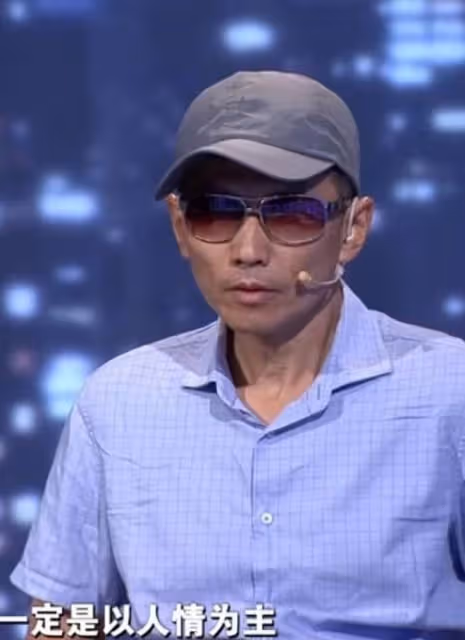 丈夫嘴碎,經常挨妻子打,妻子要離婚,丈夫卻不同意:我離不開她